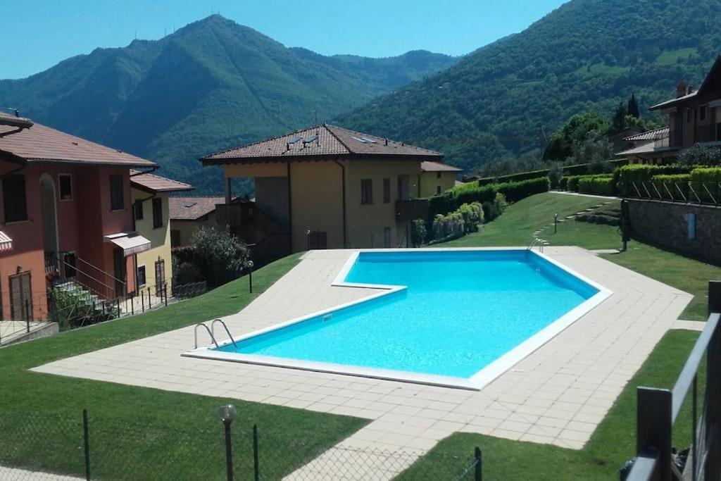Luxurious Attic-Swimming Pool Villa Riva di Solto Exterior photo