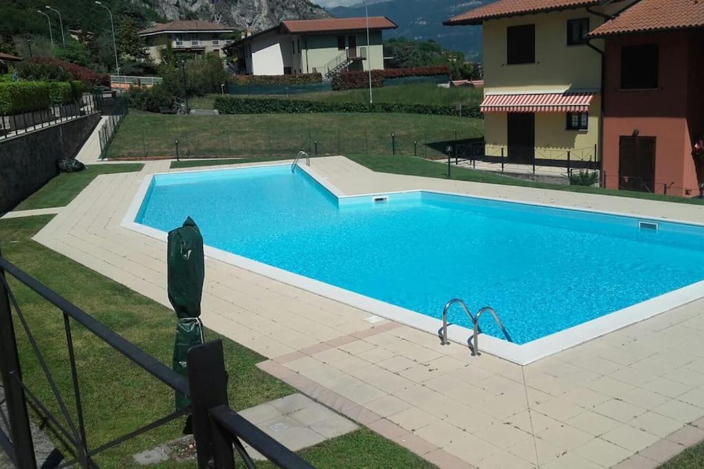 Luxurious Attic-Swimming Pool Villa Riva di Solto Exterior photo